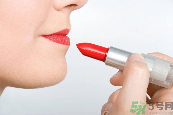 唇色淺用什么顏色的口紅？涂什么顏色的口紅最自然？