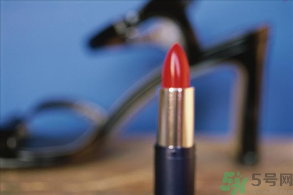 過期口紅還能用嗎？口紅要化了怎么辦？