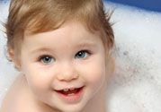 給寶寶洗澡要注意什么？夏季給寶寶洗澡最適宜的溫度？
