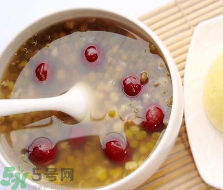 煮綠豆什么時(shí)候放糖?綠豆湯先放糖還是后放 煮綠豆什么時(shí)候放糖?綠豆湯先放糖還是后放