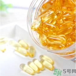 魚(yú)油含激素嗎?魚(yú)油吃多了會(huì)怎樣 魚(yú)油含激素嗎?魚(yú)油吃多了會(huì)怎樣