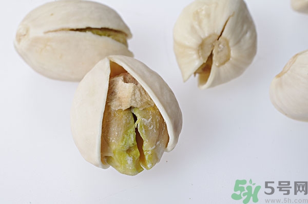 開心果和啤酒能一起吃嗎?開心果和啤酒一起吃會怎么樣 開心果和啤酒能一起吃嗎?開心果和啤酒一起吃會怎么樣