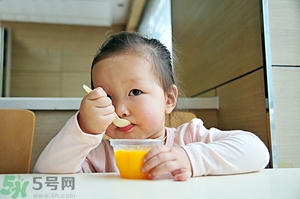 寶寶咳嗽能吃果凍嗎？寶寶多大可以吃果凍？