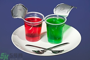 寶寶咳嗽能吃果凍嗎？寶寶多大可以吃果凍？