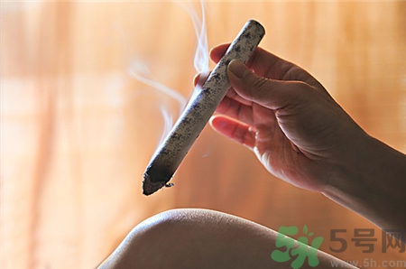 艾灸可以開空調(diào)嗎?艾灸開空調(diào)會怎樣 艾灸可以開空調(diào)嗎?艾灸開空調(diào)會怎樣