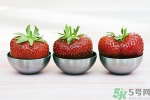 草莓有點爛還能吃嗎？草莓爛了一點還能吃嗎？