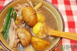 板栗燉鴨好還是燉雞好？栗子燒雞的家常做法