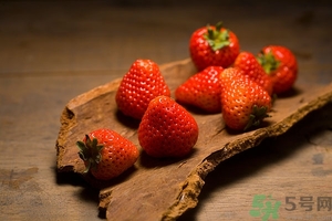 草莓有點爛還能吃嗎？草莓爛了一點還能吃嗎？