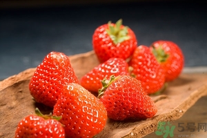 草莓有點爛還能吃嗎？草莓爛了一點還能吃嗎？