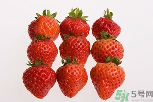 草莓有點爛還能吃嗎？草莓爛了一點還能吃嗎？