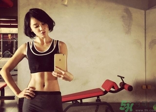 女生健身喝什么牛奶好？女生健身吃什么好？