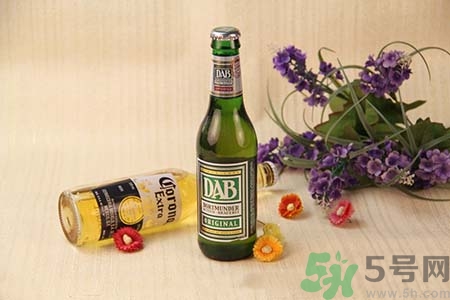 男子喝冰啤后洗澡出血 喝冰啤后可以洗澡嗎？