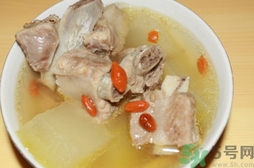 排骨湯可以放枸杞嗎?排骨湯加枸杞的功效與作用 排骨湯可以放枸杞嗎?排骨湯加枸杞的功效與作用