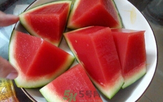 西瓜和果凍能一起吃嗎?西瓜和果凍一起吃會怎么樣 西瓜和果凍能一起吃嗎?西瓜和果凍一起吃會怎么樣