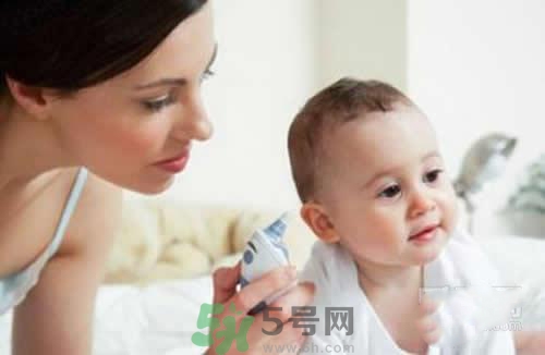 寶寶發(fā)燒多久量一次體溫？寶寶發(fā)燒怎么量體溫？