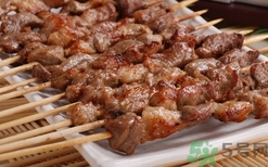 吃羊肉串會(huì)胖嗎?吃羊肉串的危害 吃羊肉串會(huì)胖嗎?吃羊肉串的危害