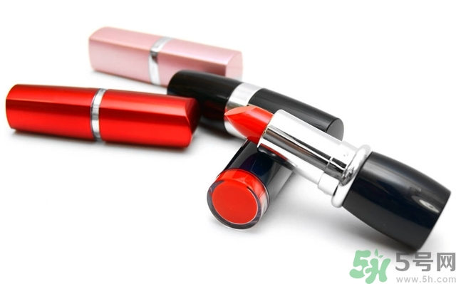 皮膚黑涂什么顏色口紅好看？皮膚白涂什么顏色的口紅？