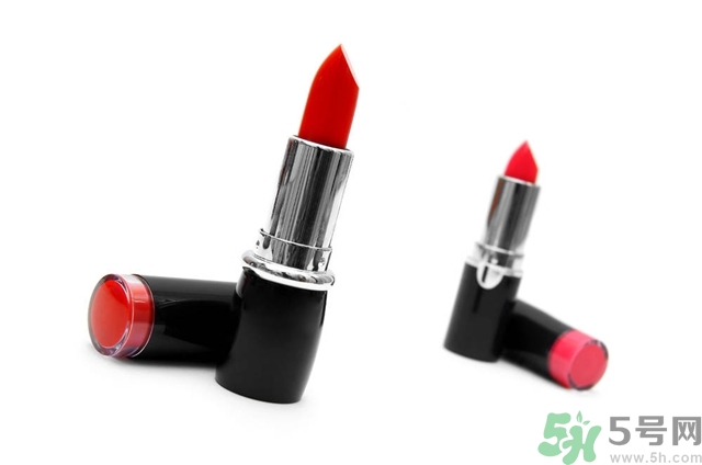 皮膚黑涂什么顏色口紅好看？皮膚白涂什么顏色的口紅？