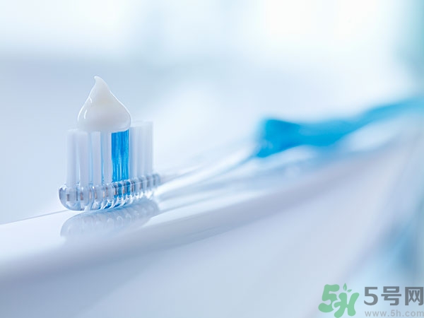 牙膏吃進肚子有事嗎?牙膏吃進去會怎么樣 牙膏吃進肚子有事嗎?牙膏吃進去會怎么樣