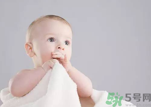 秋季嬰兒要每天洗澡嗎？秋季給嬰兒洗澡的正確步驟