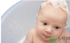 秋季嬰兒要每天洗澡嗎？秋季給嬰兒洗澡的正確步驟