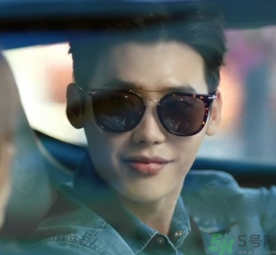 李鐘碩墨鏡什么牌子？姜哲墨鏡什么牌子？