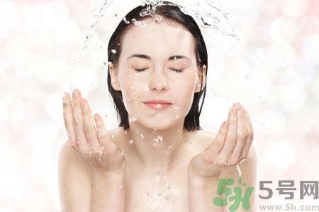 電腦族如何保護皮膚?3小時洗回臉好嗎? 電腦族如何保護皮膚?3小時洗回臉好嗎?