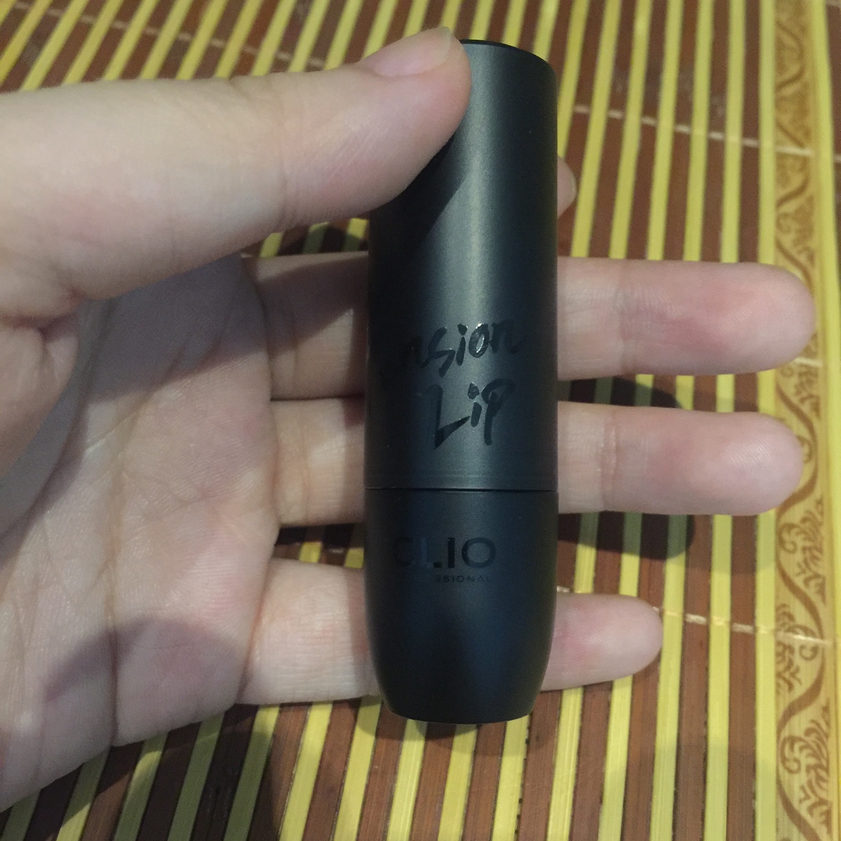 clio珂萊歐少女之吻霧感唇膏怎么用? clio珂萊歐少女之吻霧感唇膏怎么用?