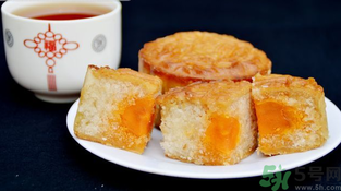 月餅吃多了會(huì)怎么樣？哪些人不宜吃月餅？