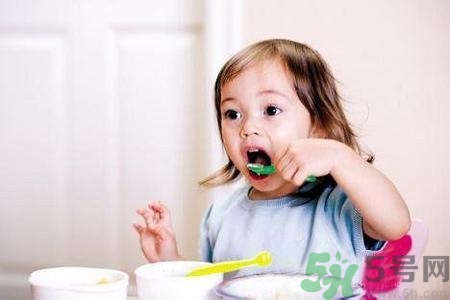 孩子挑食不愛吃飯?jiān)趺崔k?孩子挑食是什么原因 孩子挑食不愛吃飯?jiān)趺崔k?孩子挑食是什么原因