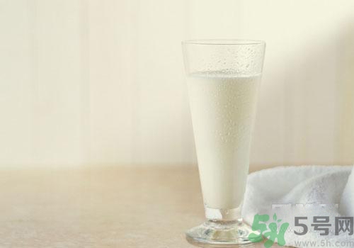 晚上喝純牛奶會長胖嗎？純牛奶什么喝比較好？