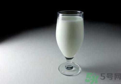 晚上喝純牛奶會長胖嗎？純牛奶什么喝比較好？