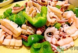 魷魚可以和西紅柿一起吃嗎?魷魚能和西紅柿同吃嗎? 魷魚可以和西紅柿一起吃嗎?魷魚能和西紅柿同吃嗎?