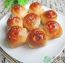 面包可以放在冰箱里保存嗎?面包放冰箱里會(huì)怎么樣? 面包可以放在冰箱里保存嗎?面包放冰箱里會(huì)怎么樣?