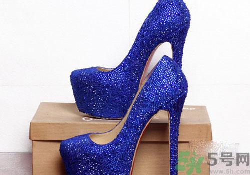 扁平足可以穿高跟鞋嗎？扁平足適合穿什么鞋？