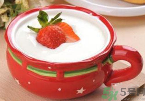 純牛奶和酸奶哪個營養(yǎng)更高？喝純牛奶好還是酸奶好？