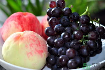 葡萄可以和桃子一起吃嗎?葡萄能和桃子同吃嗎? 葡萄可以和桃子一起吃嗎?葡萄能和桃子同吃嗎?