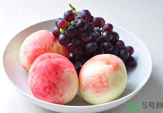 葡萄可以和桃子一起吃嗎?葡萄能和桃子同吃嗎? 葡萄可以和桃子一起吃嗎?葡萄能和桃子同吃嗎?