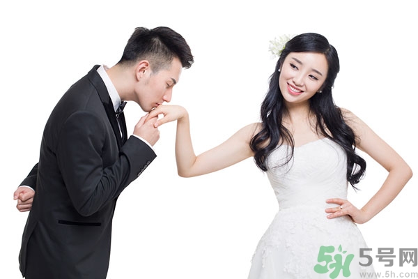 第一次接吻怎么接？和男生接吻沒感覺怎么辦？