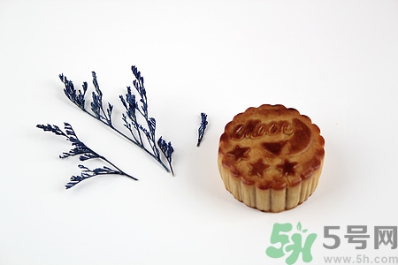 吃月餅可以喝牛奶嗎?吃月餅喝牛奶可以嗎 吃月餅可以喝牛奶嗎?吃月餅喝牛奶可以嗎