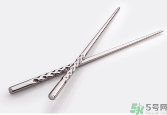 用不銹鋼筷子吃飯好不好？不銹鋼筷子有毒嗎？