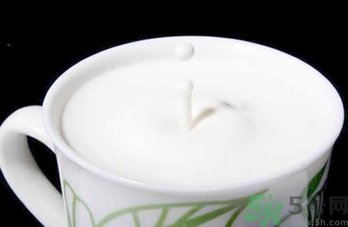 鈣片能和牛奶一起吃嗎？鈣片不能和什么一起吃？