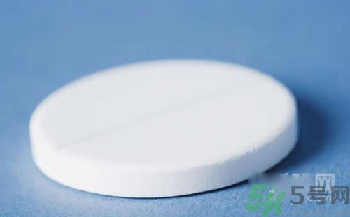 鈣片和維生素c可以一起吃嗎？鈣片和維生素一起吃好不好？