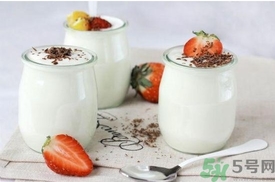 月餅可以和酸奶一起吃嗎？吃月餅可以喝酸奶嗎？