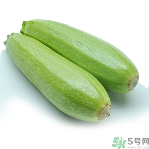 西葫蘆的營養(yǎng)價(jià)值 西葫蘆的功效與作用 西葫蘆的營養(yǎng)價(jià)值 西葫蘆的功效與作用