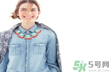 白衣服被染色怎么辦？衣服染色去除小竅門