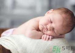 寶寶屁股上長(zhǎng)小紅疙瘩是怎么回事？寶寶屁股上長(zhǎng)小紅疙瘩怎么辦?