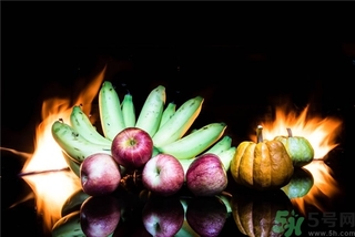 蘋(píng)果和香蕉能不能一起吃？蘋(píng)果和香蕉能一起榨汁嗎？