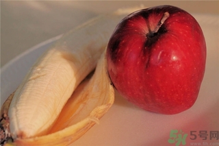 蘋(píng)果和香蕉能不能一起吃？蘋(píng)果和香蕉能一起榨汁嗎？