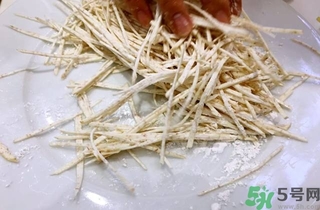 香芋可以和蝦一起吃嗎?香芋和蝦一起吃會(huì)怎么樣? 香芋可以和蝦一起吃嗎?香芋和蝦一起吃會(huì)怎么樣?